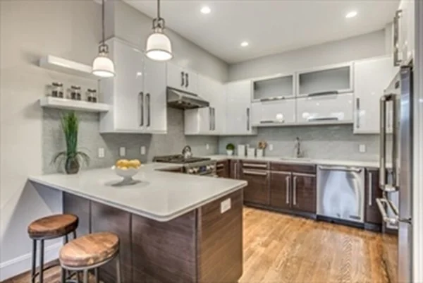 3 bed, 4+ bath apartment for rent at 1471 Beacon St Unit 1, Coolidge Corner — photo 6 of 30