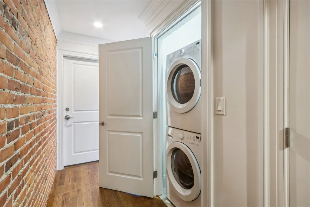 4 bed, 4+ bath apartment for rent at 1471 Beacon St Unit 2, Coolidge Corner — photo 11 of 20