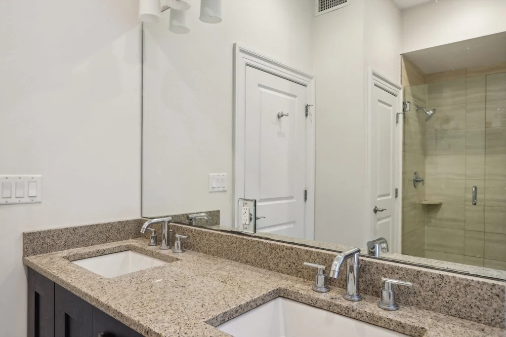 4 bed, 4+ bath apartment for rent at 1471 Beacon St Unit 2, Coolidge Corner — photo 13 of 20