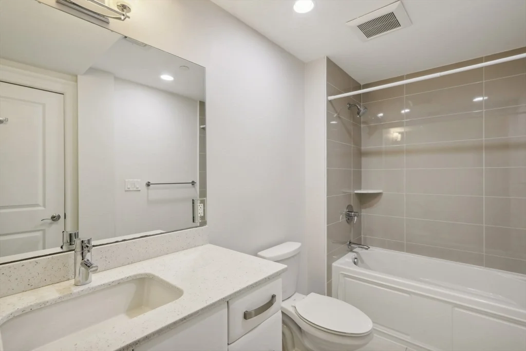 4 bed, 4+ bath apartment for rent at 1471 Beacon St Unit 2, Coolidge Corner — photo 2 of 20