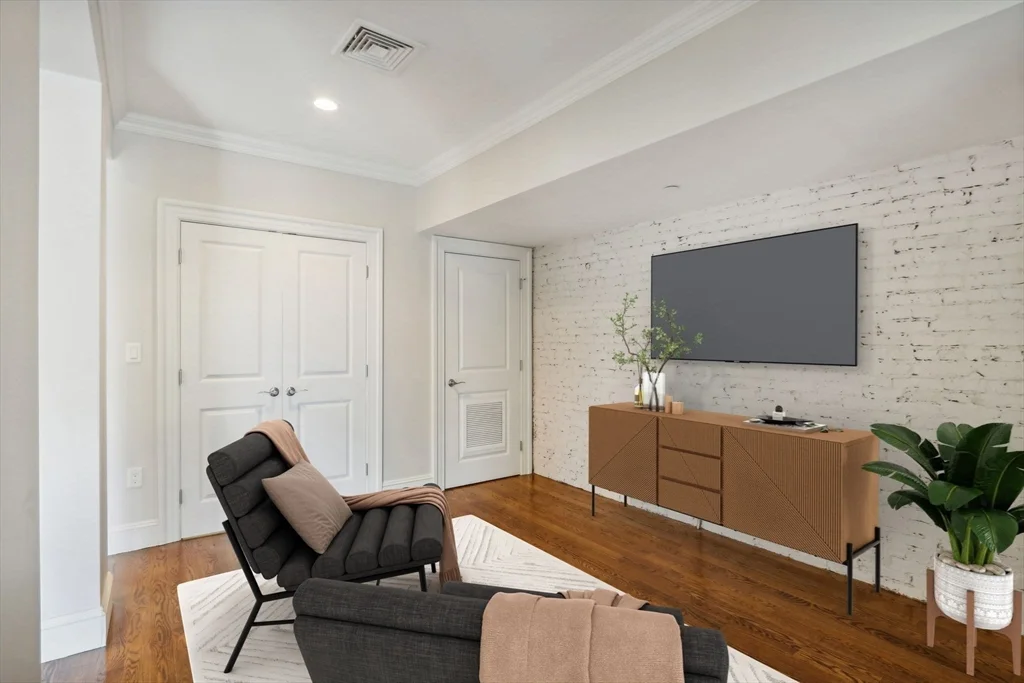 4 bed, 4+ bath apartment for rent at 1471 Beacon St Unit 2, Coolidge Corner — photo 10 of 20