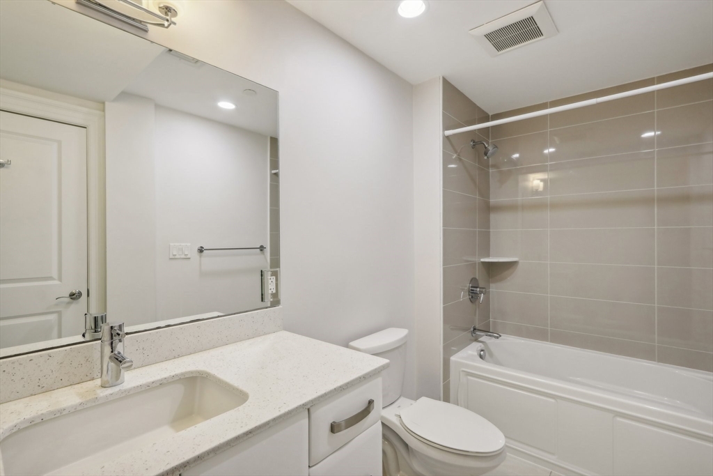 4 bed, 4+ bath apartment for rent at 1471 Beacon St Unit 2B, Coolidge Corner — photo 9 of 13