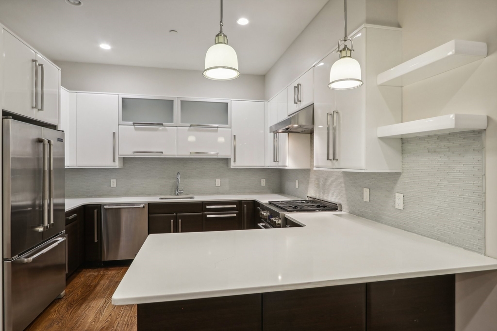 4 bed, 4+ bath apartment for rent at 1471 Beacon St Unit 2B, Coolidge Corner — photo 5 of 13