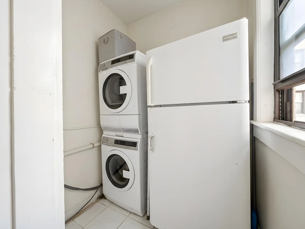 3 bed, 1 bath apartment for rent at 1472 Commonwealth Ave Unit 2, Brighton — photo 5 of 16