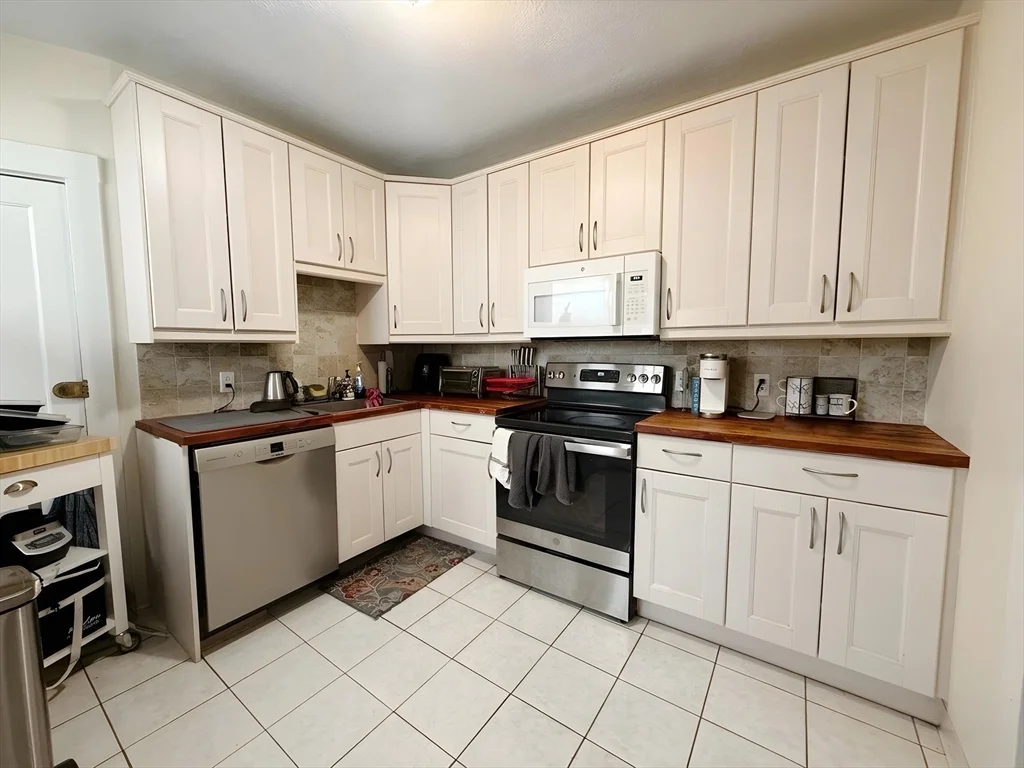 3 bed, 1 bath apartment for rent at 1472 Commonwealth Ave Unit 2, Brighton — photo 2 of 16
