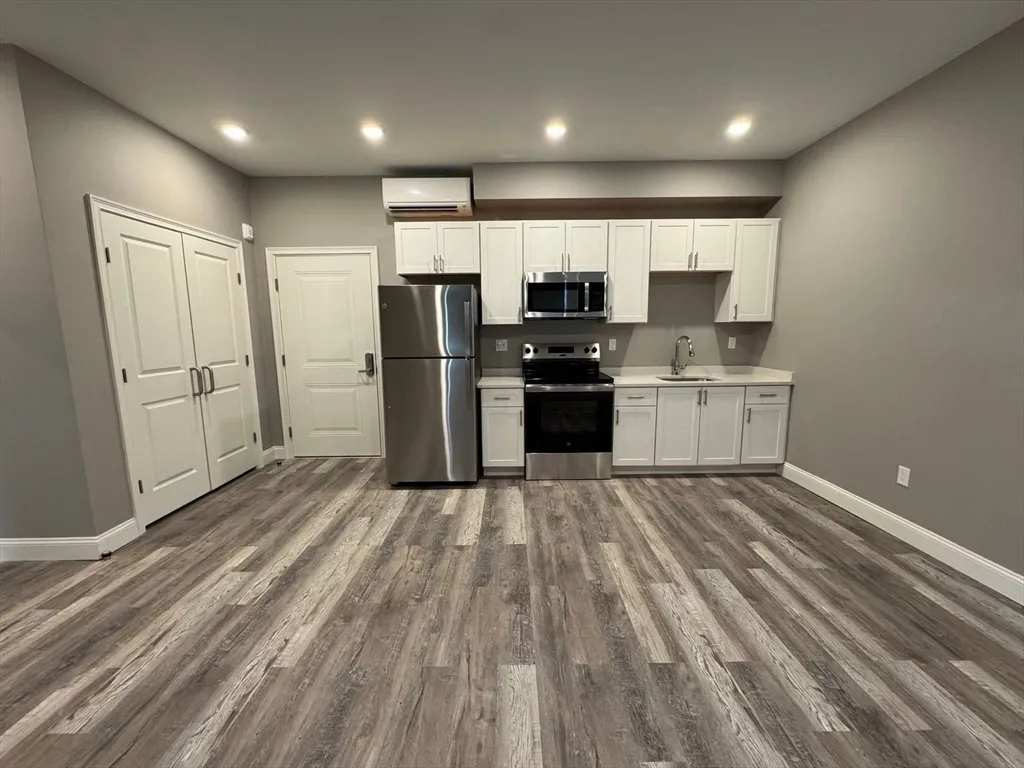 1 bed, 1 bath apartment for rent at 1473 N Shore Rd Unit 101, Revere — photo 3 of 8