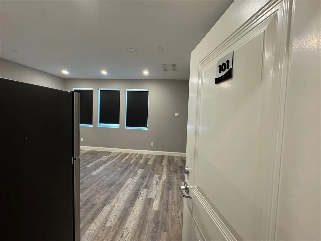 1 bed, 1 bath apartment for rent at 1473 N Shore Rd Unit 101, Revere — photo 2 of 8
