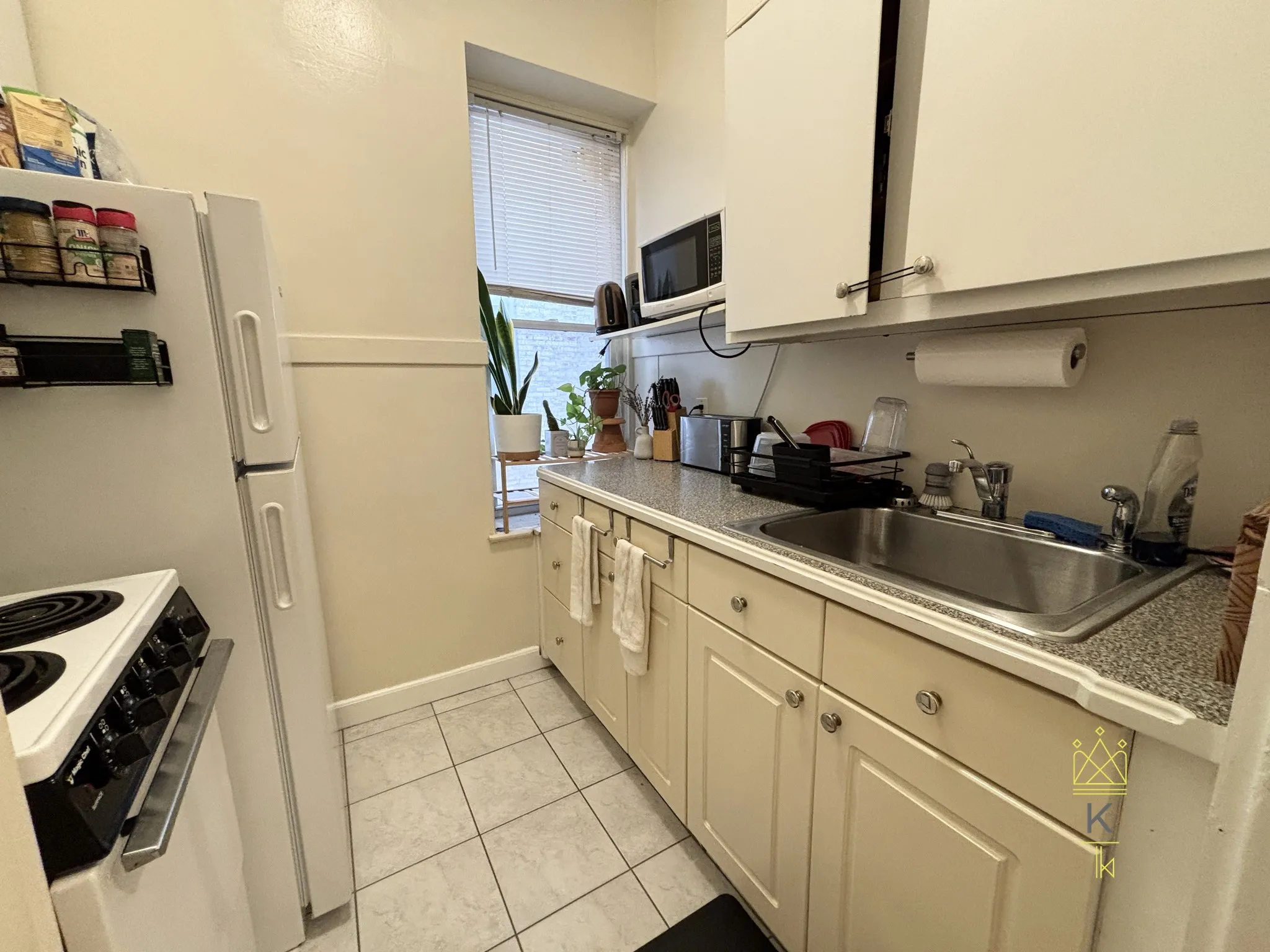 1 bed, 1 bath apartment for rent at 1477 Beacon St Unit 7, Griggs Park — photo 3 of 13