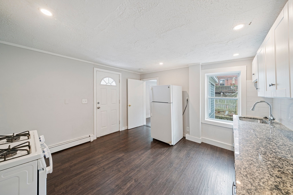 2 bed, 1 bath apartment for rent at 148 Boylston St Unit 2, Boylston Street — photo 3 of 18