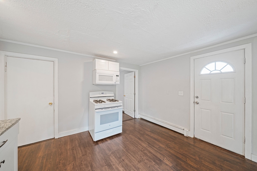 2 bed, 1 bath apartment for rent at 148 Boylston St Unit 2, Boylston Street — photo 4 of 18
