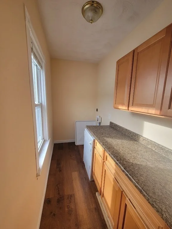 2 bed, 1 bath apartment for rent at 148 Eastern Ave Unit 3, Worcester — photo 6 of 7