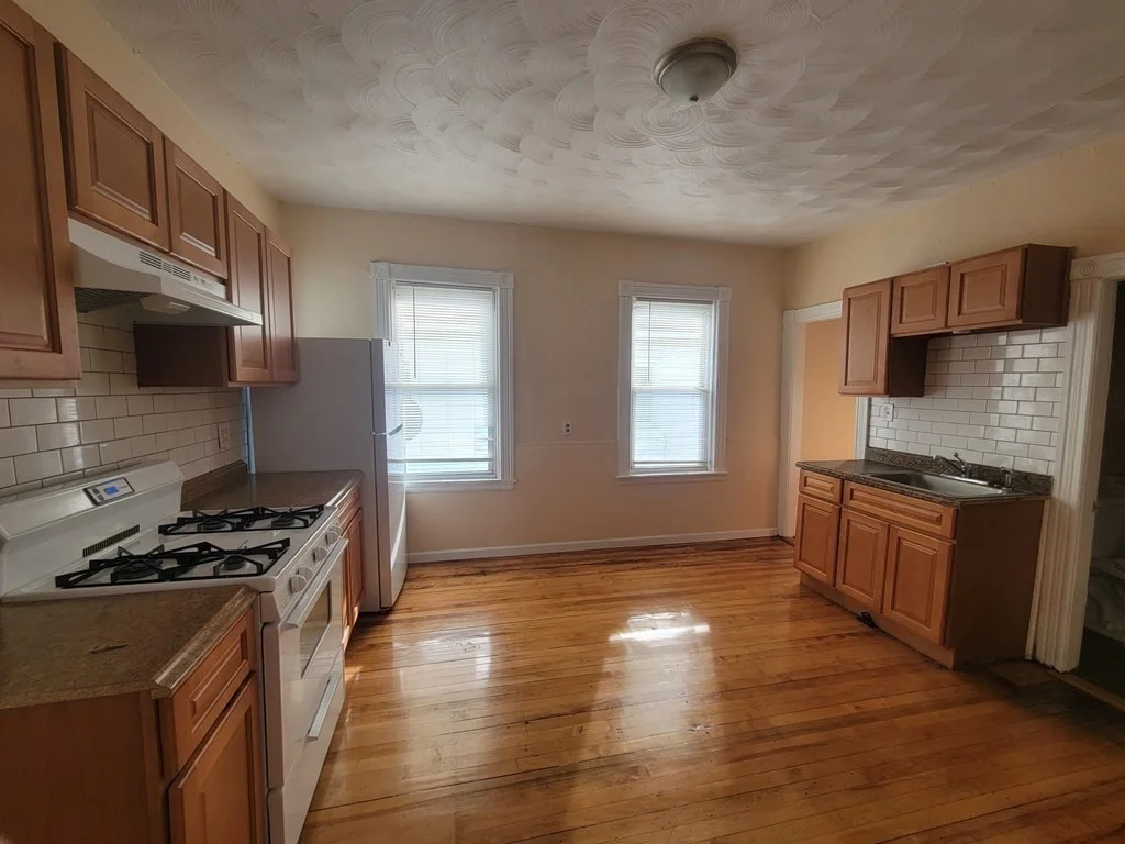2 bed, 1 bath apartment for rent at 148 Eastern Ave Unit 3, Worcester — photo 2 of 7