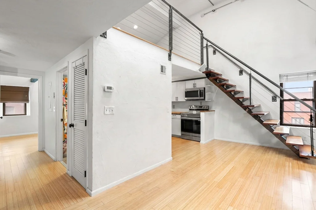 2 bed, 1 bath apartment for rent at 148 F St Unit 4, South Boston