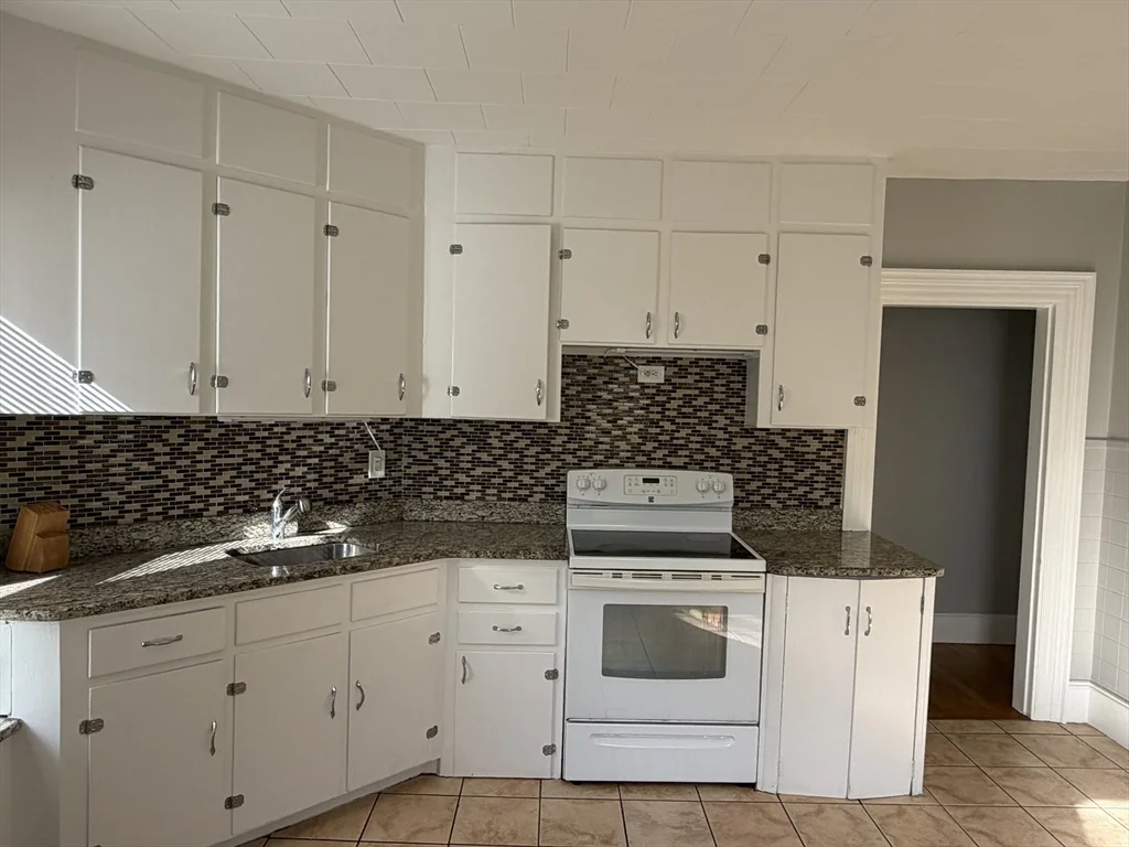 3 bed, 1 bath apartment for rent at 148 George St Unit 2, Tufts University — photo 3 of 26