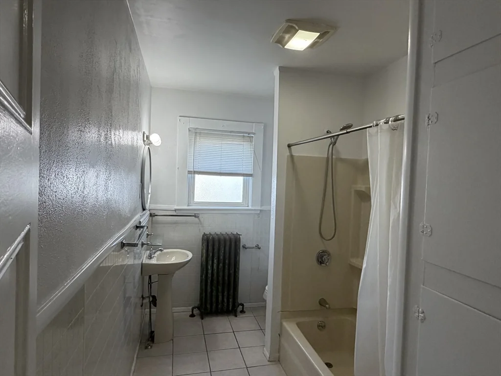 3 bed, 1 bath apartment for rent at 148 George St Unit 2, Tufts University — photo 24 of 26