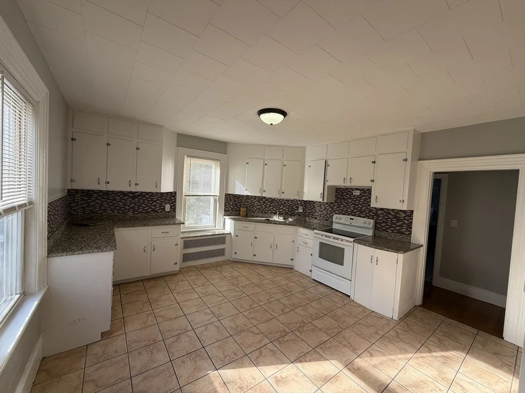 3 bed, 1 bath apartment for rent at 148 George St Unit 2, Tufts University — photo 2 of 26