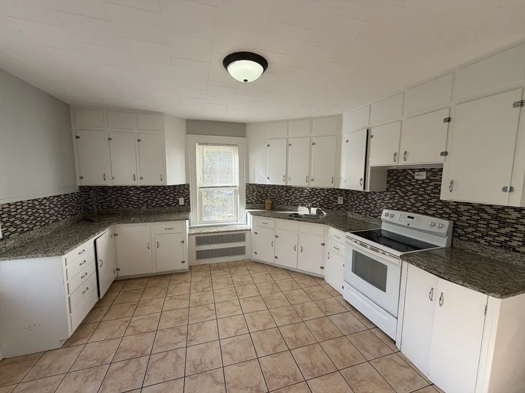 3 bed, 1 bath apartment for rent at 148 George St Unit 2, Tufts University