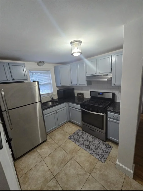 2 bed, 1 bath apartment for rent at 148 Glenwood Ave Unit 2, Fairmount Hill — photo 2 of 12