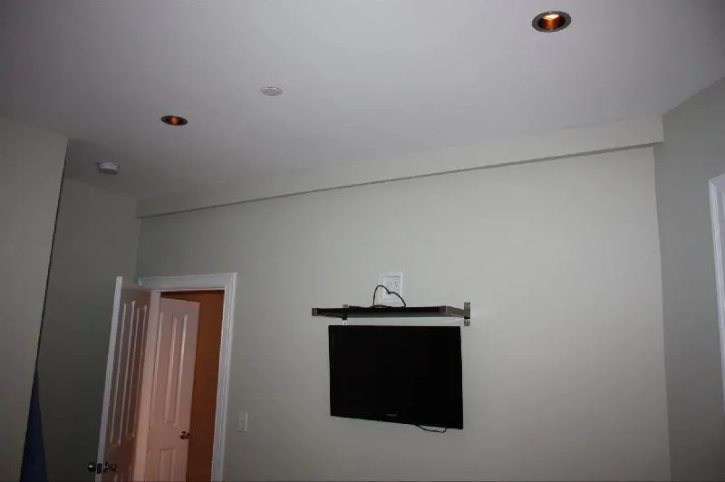 4 bed, 2 bath apartment for rent at 148 Hillside St Unit 1, Mission Hill — photo 4 of 6