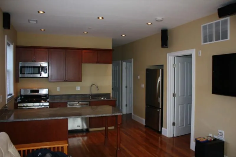 5 bed, 2 bath apartment for rent at 148 Hillside St Unit 3a, Mission Hill — photo 2 of 13
