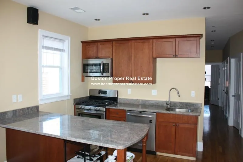 5 bed, 2 bath apartment for rent at 148 Hillside St Unit 3a, Mission Hill — photo 1 of 13