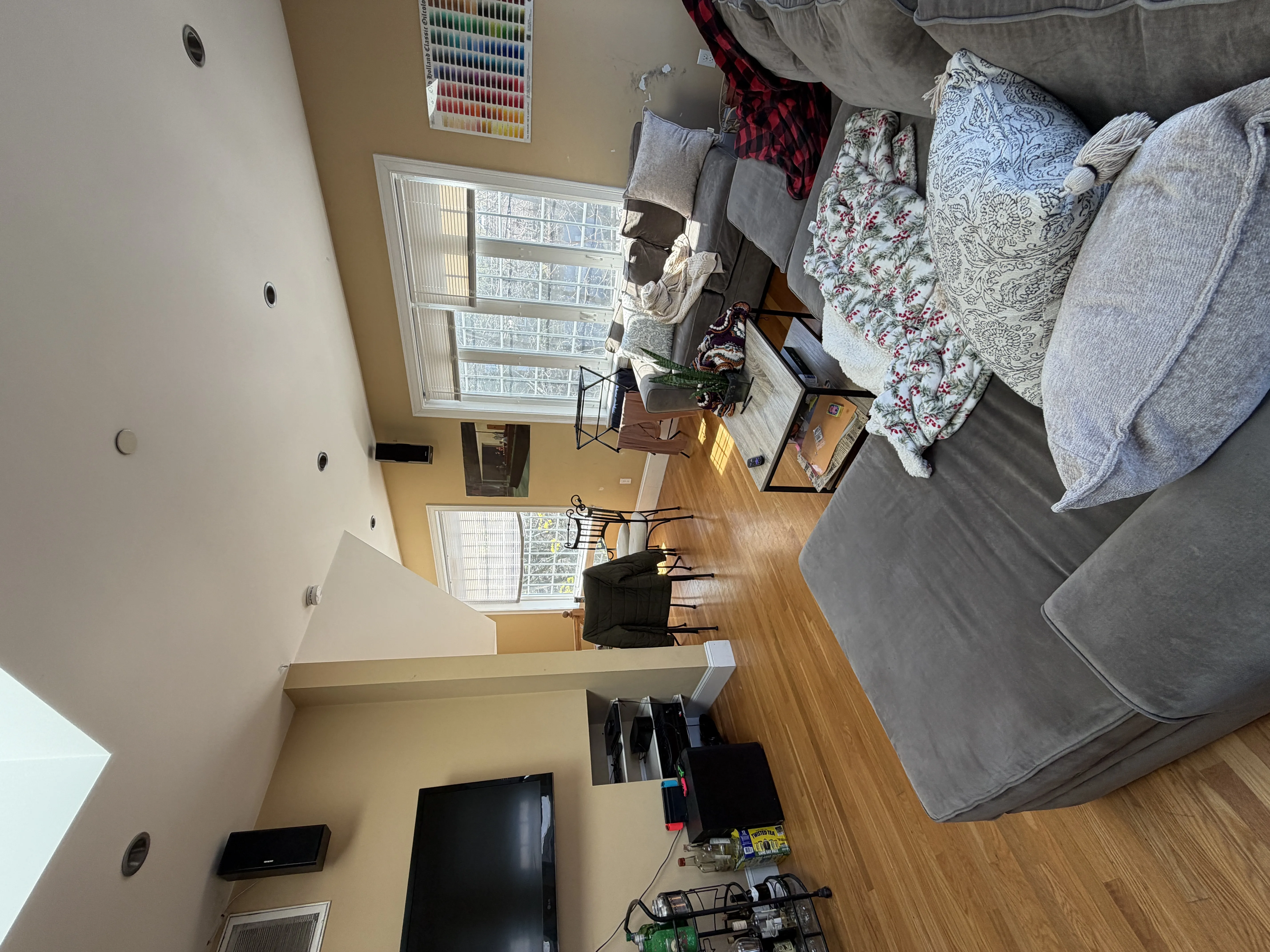 5 bed, 2 bath apartment for rent at 148 Hillside St Unit 3a, Mission Hill — photo 4 of 13