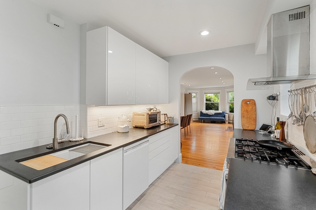 3 bed, 2 bath apartment for rent at 148 Lakeview Ave Unit 148, West Cambridge — photo 10 of 24