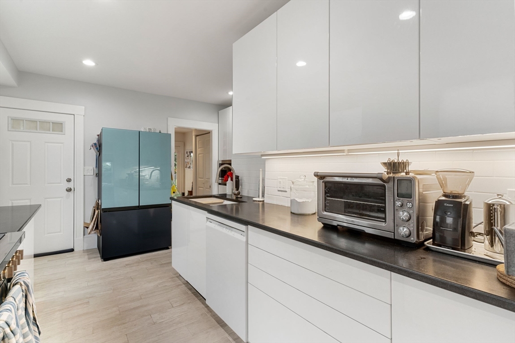 3 bed, 2 bath apartment for rent at 148 Lakeview Ave Unit 148, West Cambridge — photo 9 of 24