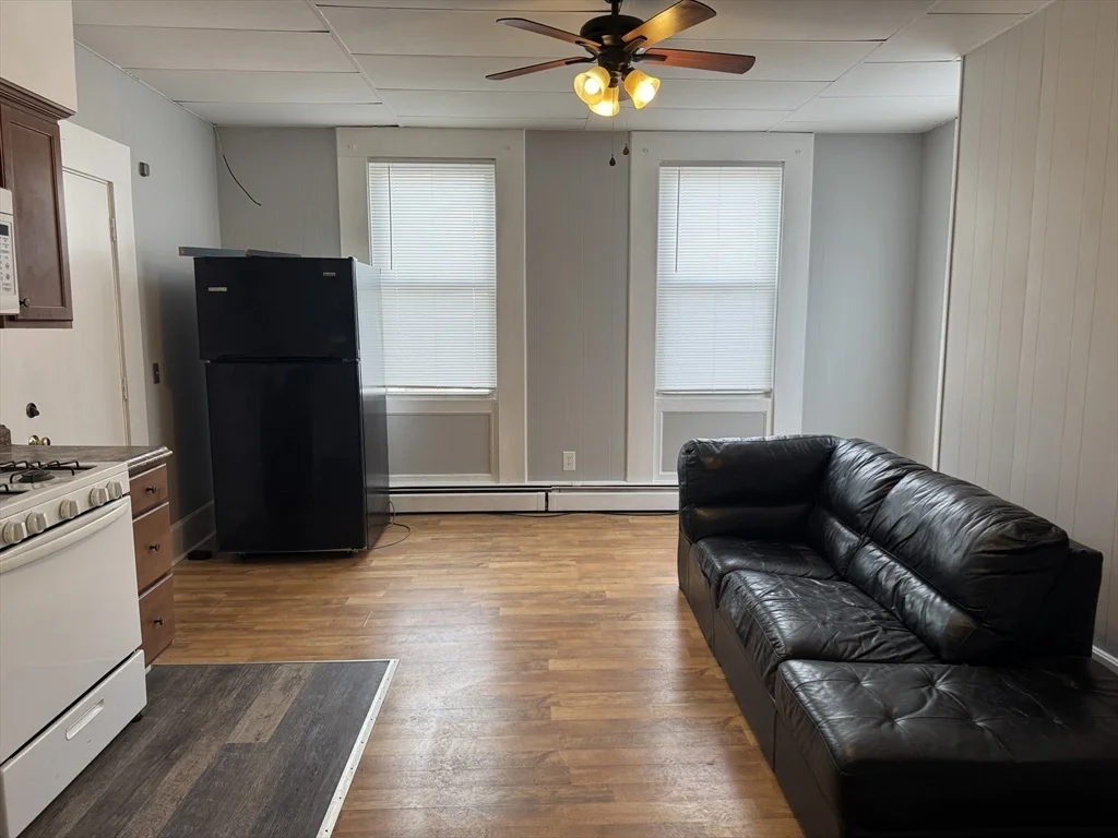 1 bed, 1 bath apartment for rent at 148 Maxfield St Unit 1E, North — photo 8 of 11