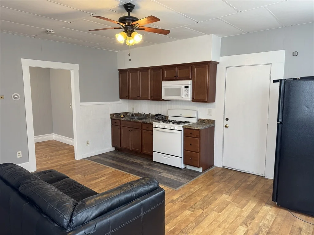 1 bed, 1 bath apartment for rent at 148 Maxfield St Unit 1E, North — photo 6 of 11