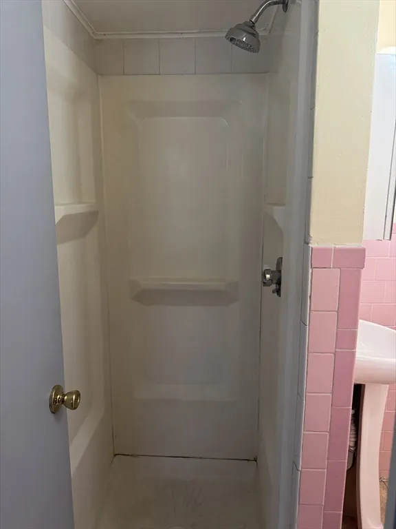 1 bed, 1 bath apartment for rent at 148 Maxfield St Unit 1W, North — photo 15 of 18