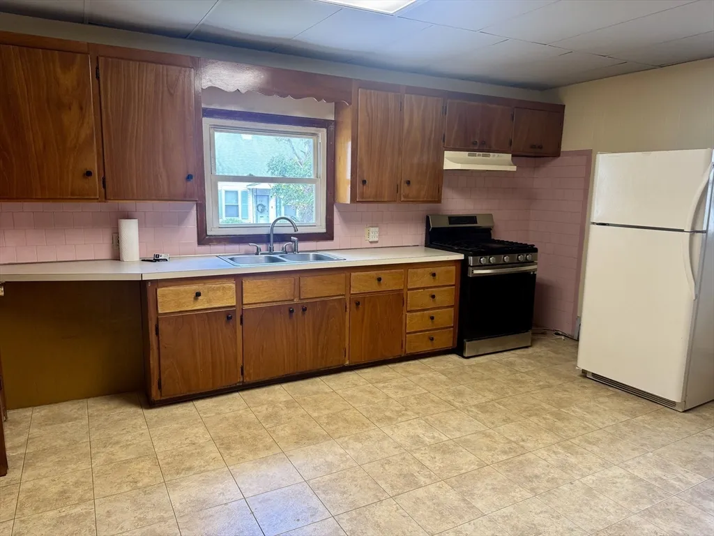 1 bed, 1 bath apartment for rent at 148 Maxfield St Unit 1W, North — photo 4 of 18