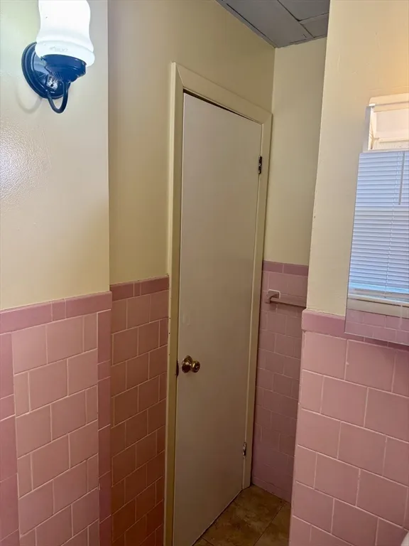 1 bed, 1 bath apartment for rent at 148 Maxfield St Unit 1W, North — photo 16 of 18