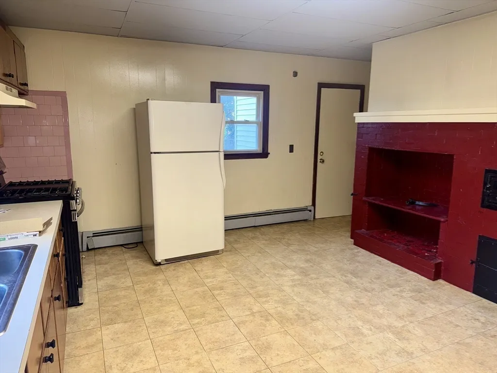 1 bed, 1 bath apartment for rent at 148 Maxfield St Unit 1W, North — photo 7 of 18