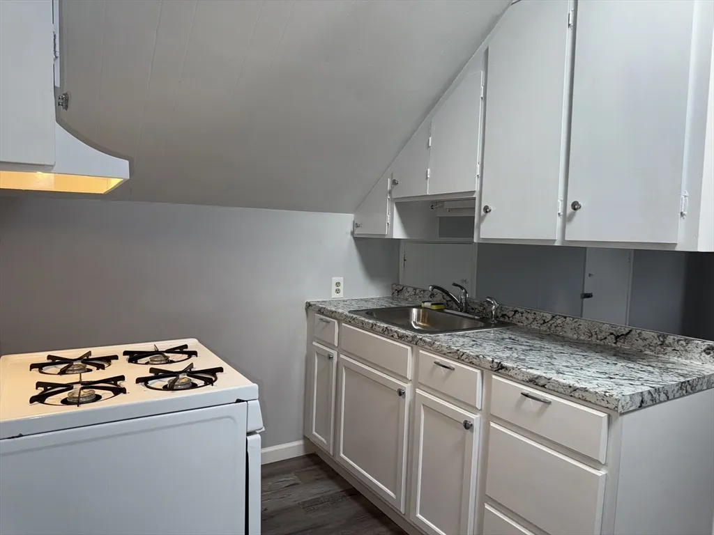 2 bed, 1 bath apartment for rent at 148 Maxfield St Unit 3, New Bedford — photo 8 of 21