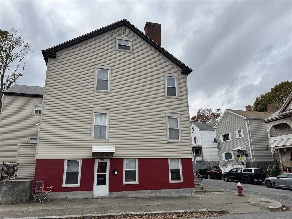 2 bed, 1 bath apartment for rent at 148 Maxfield St Unit 3, New Bedford — photo 2 of 21