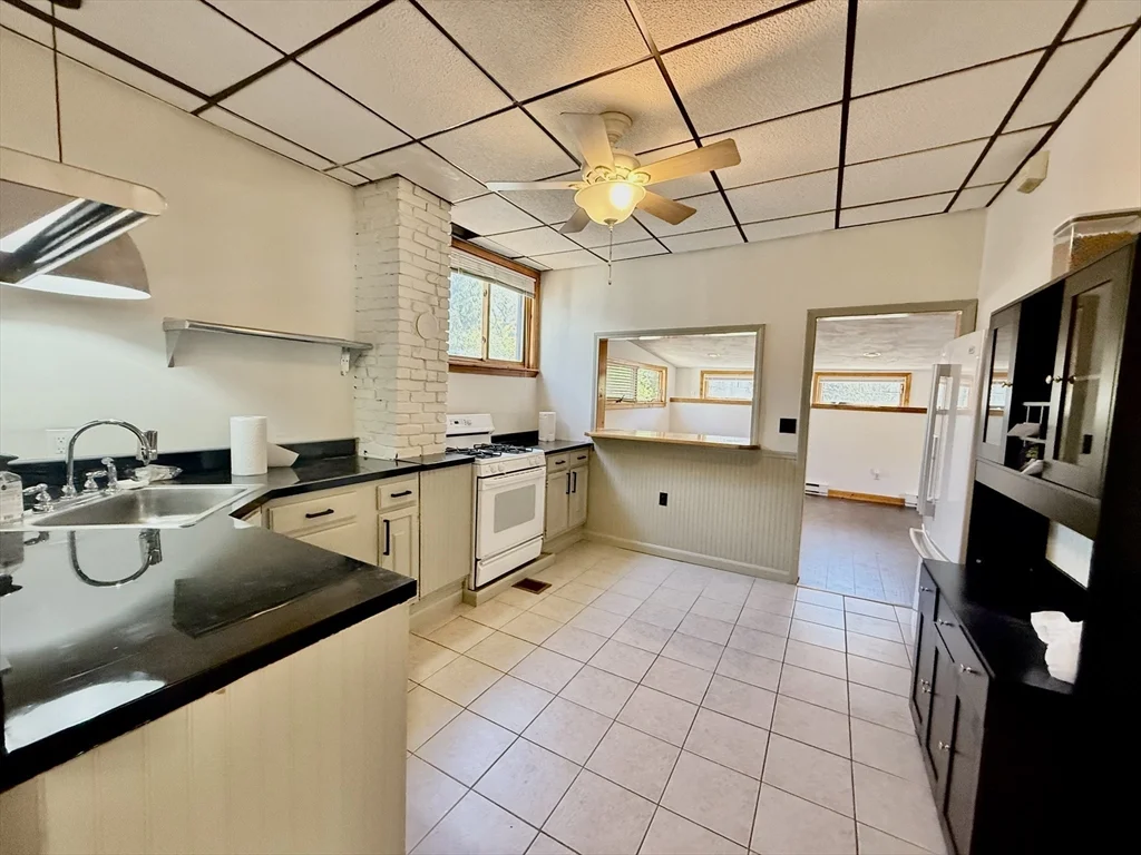 4 bed, 2 bath apartment for rent at 148 Morrison Ave, Davis Square — photo 4 of 17