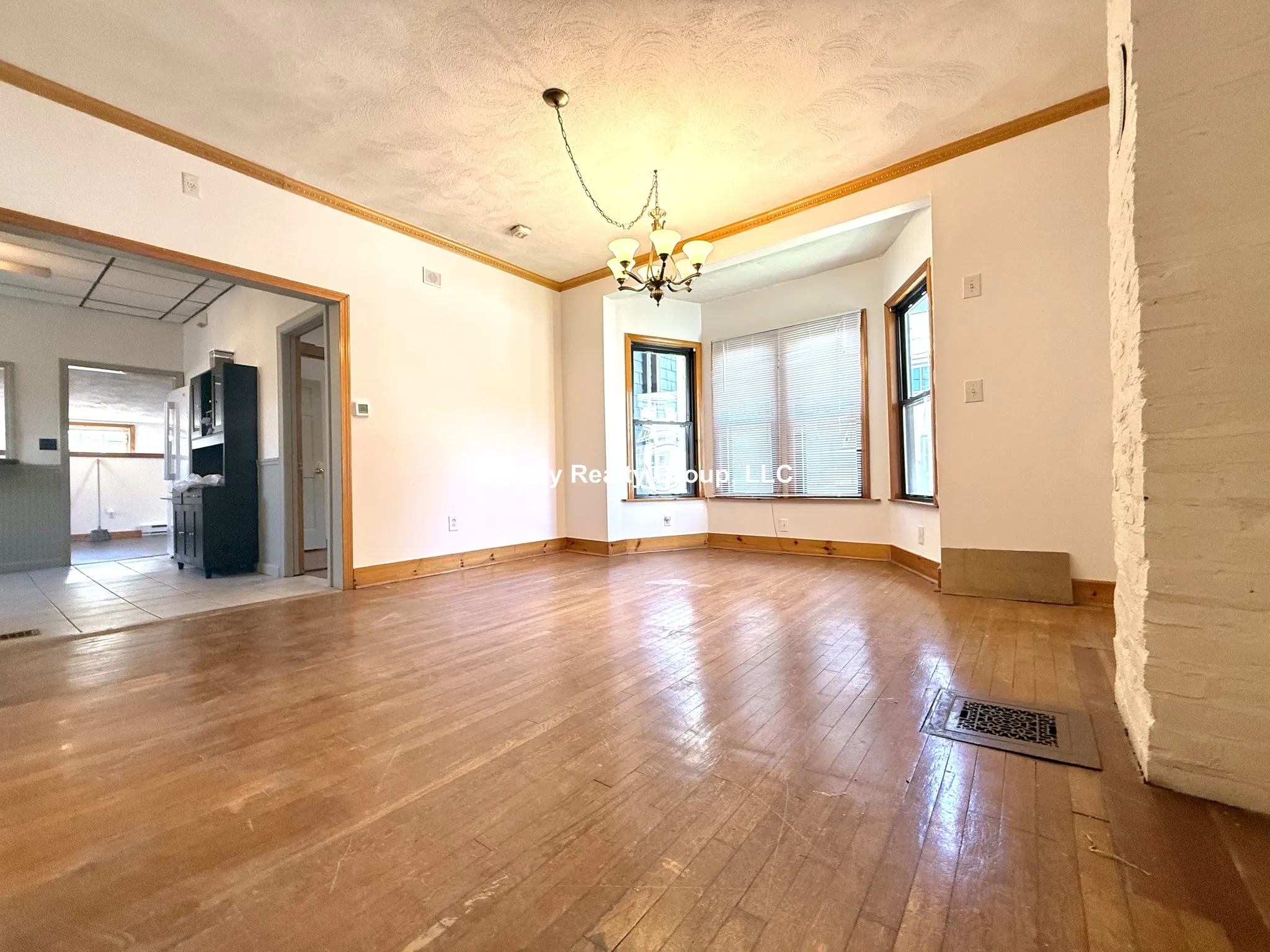 4 bed, 2 bath apartment for rent at 148 Morrison Ave Unit 1, Powder House Square — photo 2 of 17