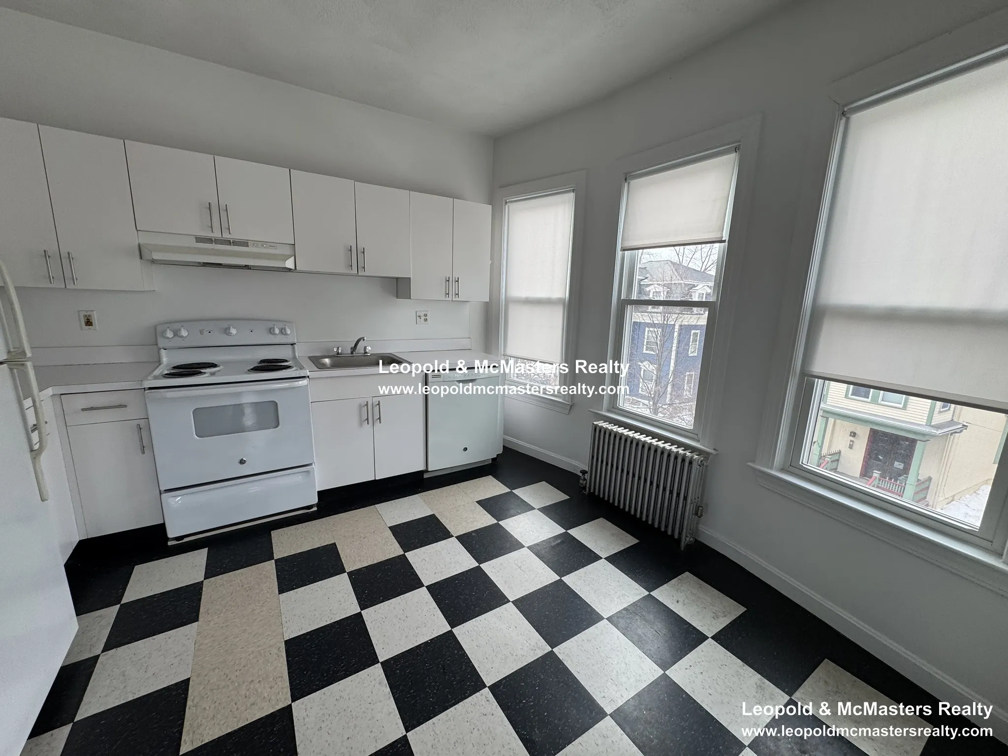 3 bed, 2 bath apartment for rent at 148 Oxford St Unit 2, Ward Two — photo 1 of 12