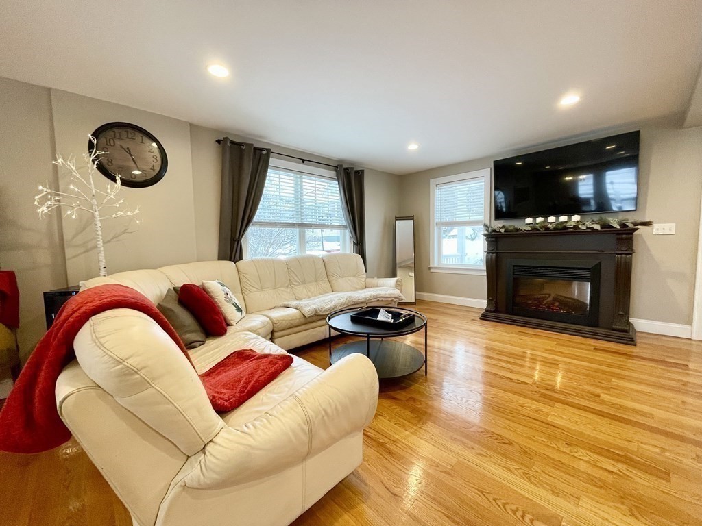 3 bed, 2.5 bath apartment for rent at 148 Pearl Ave Unit 1, Revere — photo 4 of 18