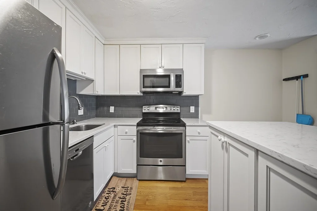 2 bed, 2 bath apartment for rent at 148 Quincy Shore Dr Unit 31, Quincy — photo 2 of 21
