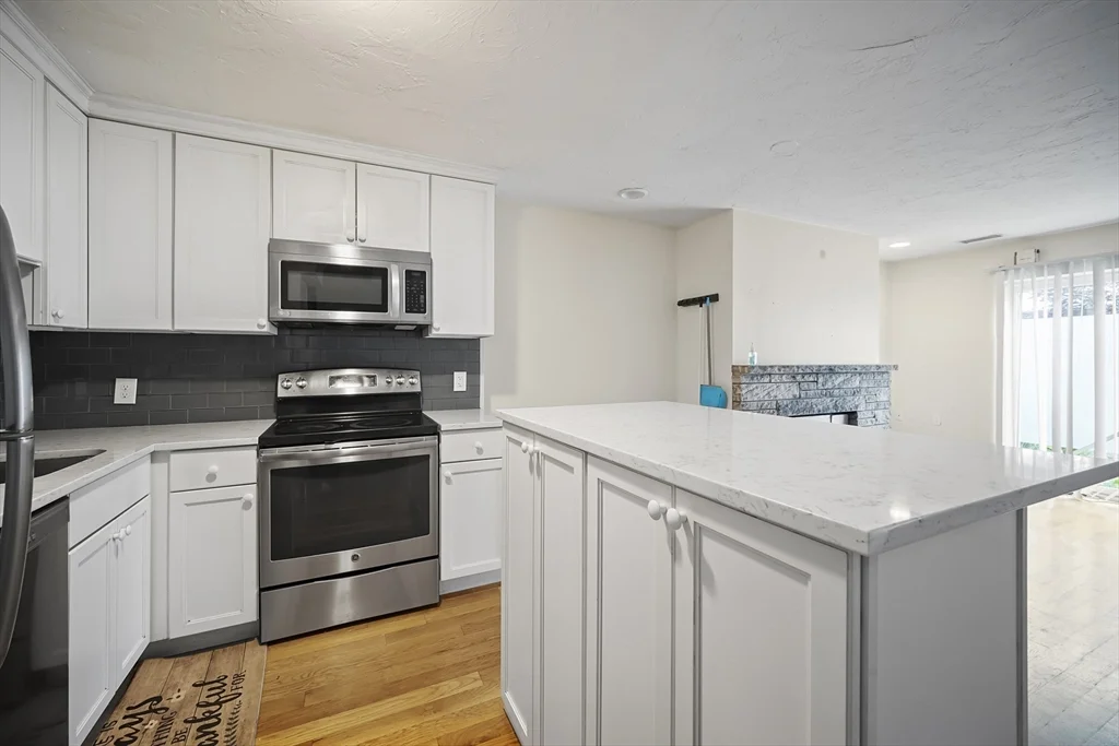 2 bed, 2 bath apartment for rent at 148 Quincy Shore Dr Unit 31, Quincy — photo 3 of 21