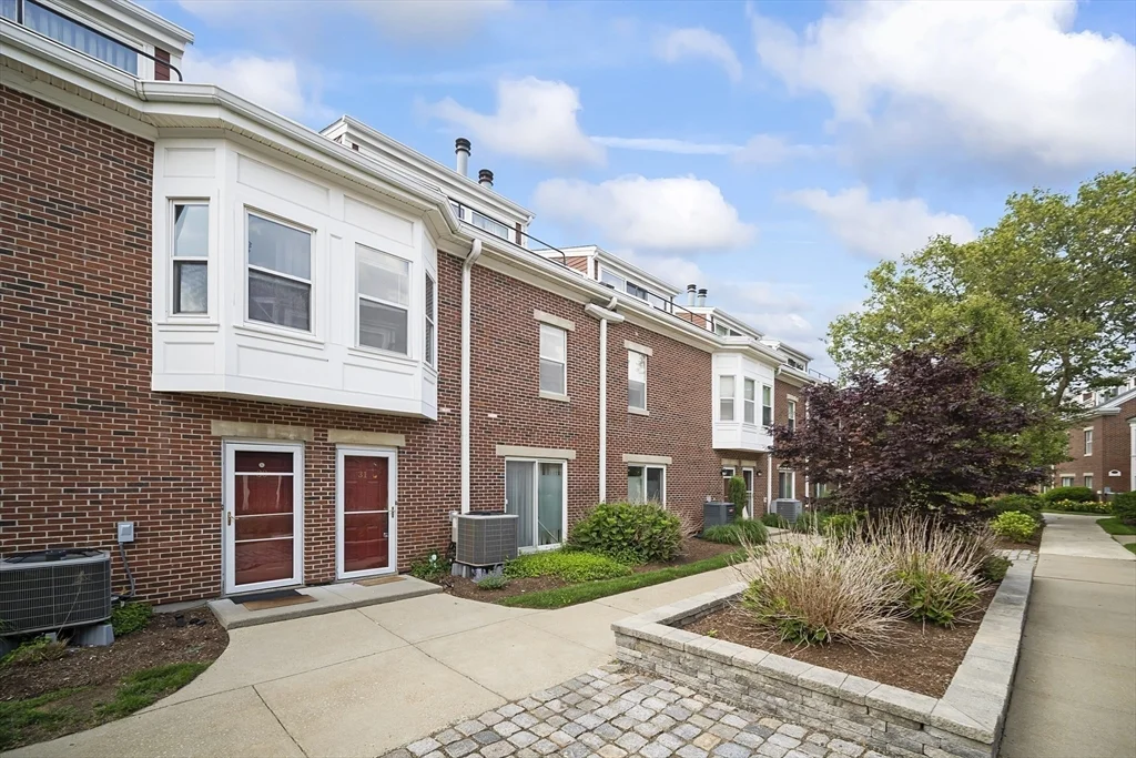 2 bed, 2 bath apartment for rent at 148 Quincy Shore Dr Unit 31, Quincy — photo 4 of 21