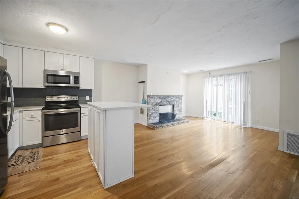 2 bed, 2 bath apartment for rent at 148 Quincy Shore Dr Unit 31, Quincy — photo 5 of 21