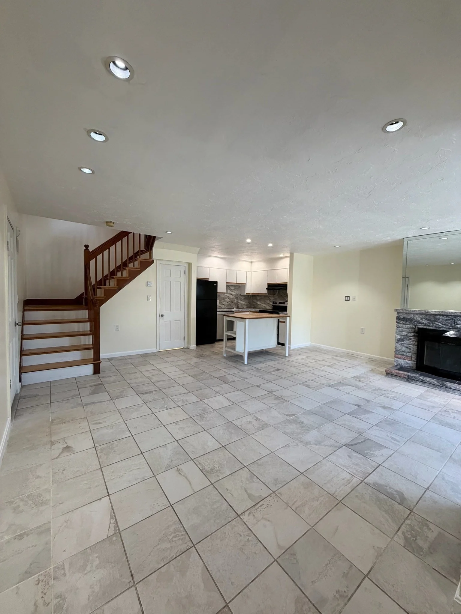 2 bed, 2 bath apartment for rent at 148 Quincy Shore Dr Unit Unit 44, Quincy — photo 2 of 17