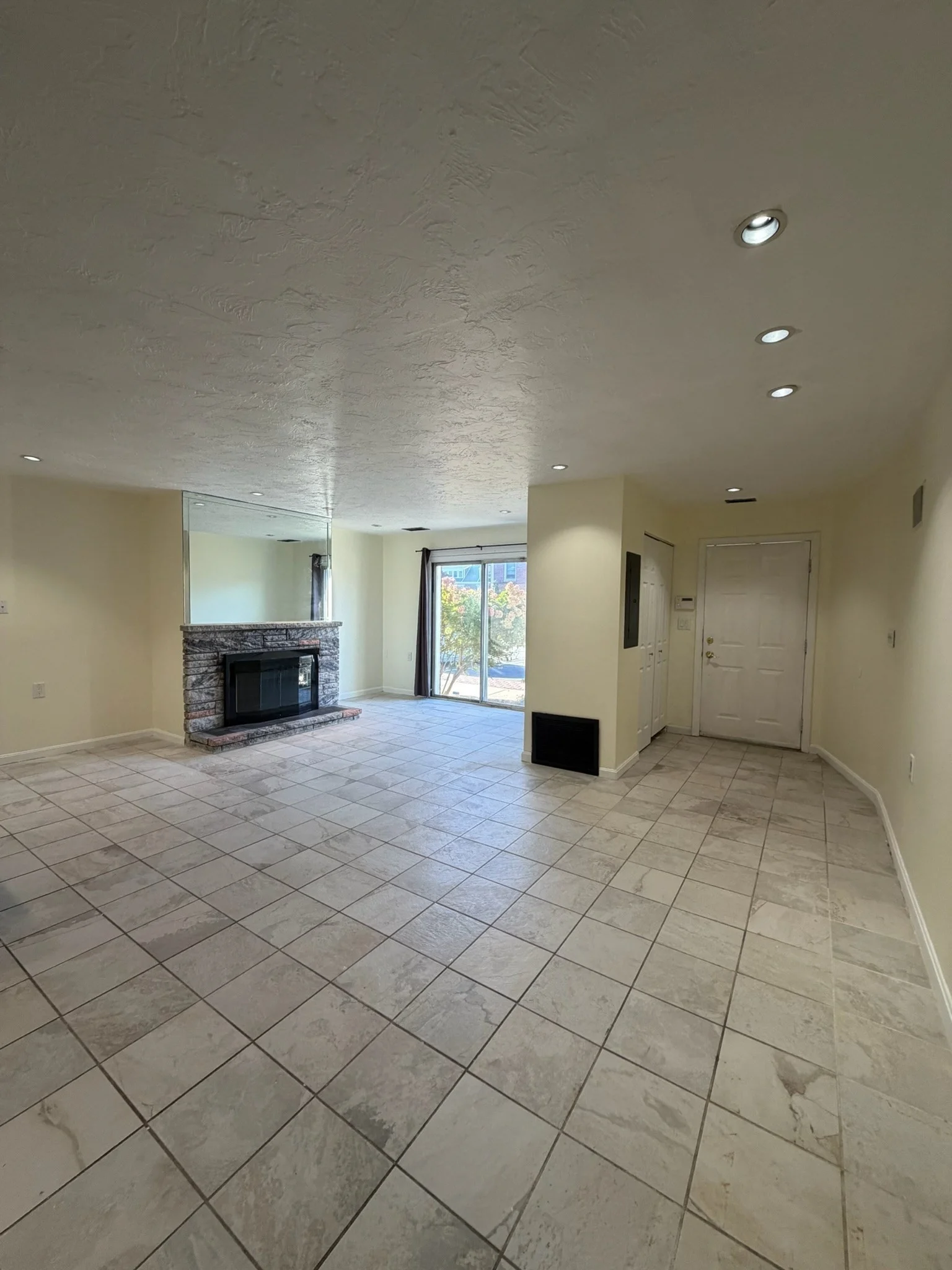 2 bed, 2 bath apartment for rent at 148 Quincy Shore Dr Unit Unit 44, Quincy — photo 3 of 17