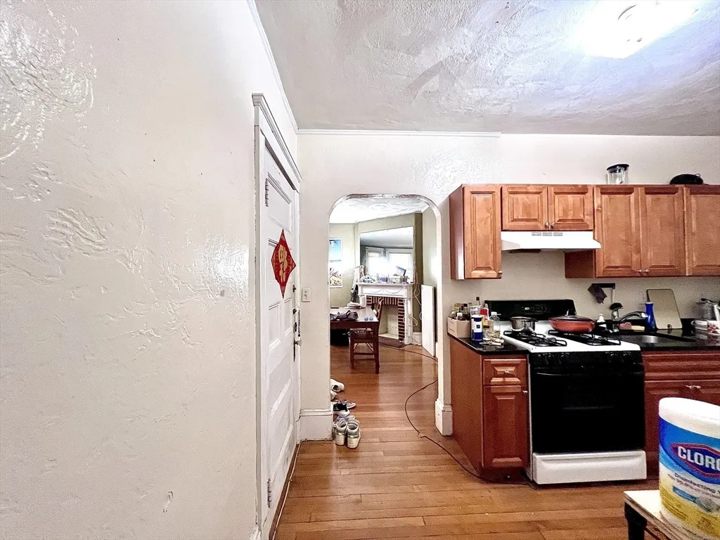 4 bed, 2 bath apartment for rent at 148 Strathmore Rd Unit 1, Brighton — photo 1 of 23