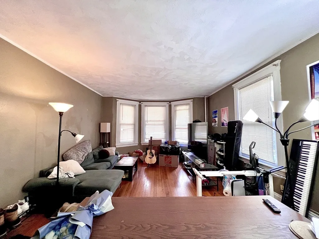 4 bed, 2 bath apartment for rent at 148 Strathmore Rd Unit 1, Brighton — photo 5 of 23