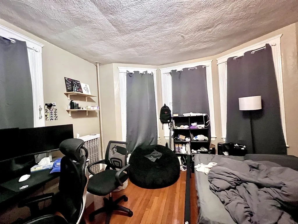 4 bed, 2 bath apartment for rent at 148 Strathmore Rd Unit 1, Brighton — photo 15 of 23