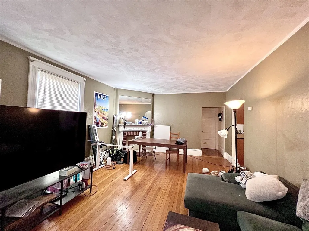 4 bed, 2 bath apartment for rent at 148 Strathmore Rd Unit 1, Brighton — photo 6 of 23